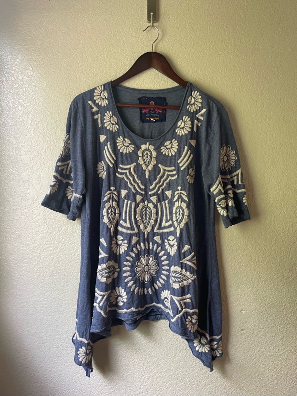 Johnny Was JW Los Angeles Womens Large Blue Embroidered Boho Hippie Tunic Top